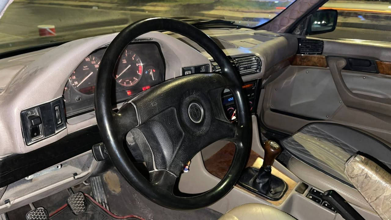 🚘 BMW 525i | موديل 1991 🇩🇪

للبيع BMW 525i موديل 1991، سيارة كلاسيك ألمانيّة بهيبة الـBMW القديمة، واللي يعرف قيمة هالسيارات يعرف شنو معنى الـE34 👌🏽

🔹 السيارة كاملة من كلشي
🔹 مكينة 525i مسكر
🔹 داخلية جلد ومرتبة
🔹 جنوط وشكل خارجي حلو
🔹 السيارة مستخدمة ومحافظ عليها
🔹 التبريد يحتاج شغل فقط، والباقي حسب الفحص والمعاينة

السيارة مناسبة للي يريد BMW كلاسيك ويعرف قيمتها، مو مجرد سيارة استخدام يومي.

📍 المعاينة خير دليل
💰 السعر: [60]
📞 للتواصل: [***********]

البيع للجادين فقط، وما نختلف على الفحص والمعاينة. 🖤

#BMW #525i #E34 #BMW1991 #سيارات_كلاسيك #سيارات_للبيع الزبير, البصرة
