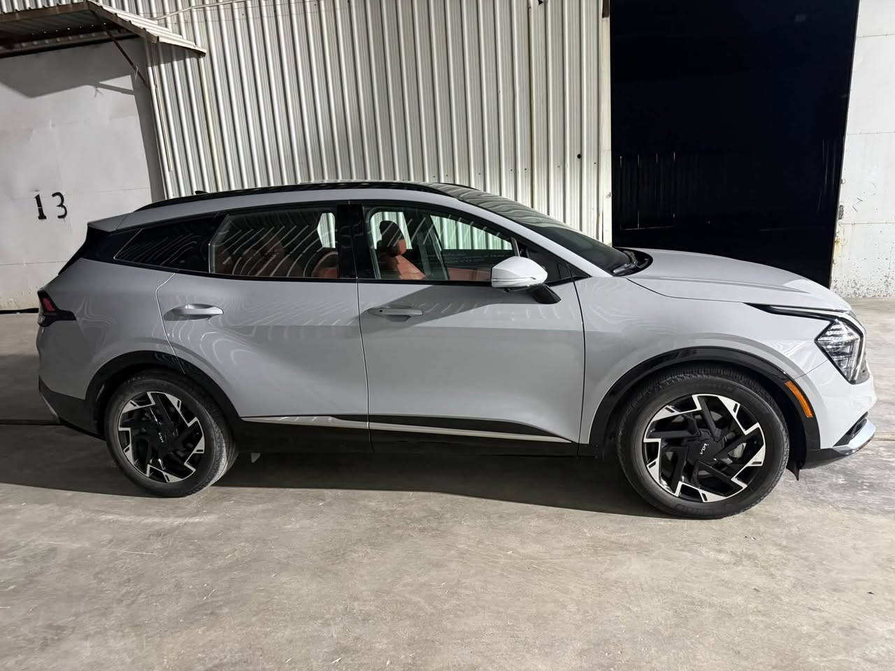 ﷽

للبيع فقط…
كيا سبورتج موديل 2024  برستيج
                    kia sportage SX-prestige AWD
الموديل : 2024
الون : رصاصي سمنتي  
لون الداخل : احمر 
العداد : 16 الف ميل 

فول فول مواصفات اعلى فئة بلسبورتج 
سيارة جديدة
وارد امريكي 
الضرر : جاملغ خلفي معدل ومصبوغ  وباب السائق والي وراه مبدلات ومصبوغات تكمه ودوسه مابيهن ضرر الضرر فقط خارجي 
ايرباك فقط البرده والكشن 
صور الحادث مرفقه بلمنشور 

مواصفاتها :-
1. محرك 2500 GDi
2. كير 8 نمر
3. بانوراما
4. بصمة : تشغيل - ابواب - صندوك
5. صندوك كهرباء ذكي
6. شاشة كبيرة على طول الدشبول دجتل كامل 
7. كيجات الكترونية متغيرة حسب الوضعيات
8. انظمة القيادة : سبورت - سمارت - نورمال
9. كشنات جلد أحمر
10. كراسي كهرباء فول تحكم مع كشن ميموري 
11. اضواء ترحيب عند الاقتراب مع ترحيب داخلي عند الصعود او المغادرة
12. شحن وايرليس
13. هاند بريك بصمة
14. اوتو هولد
15. كاميرات 360 مع كاميرات بالاشارات الجانبية مع وضعيات مختلفة للكاميرات
16. فول رادارات امامية وخلفية وجانبية
17. تحديد مسار ذكي
18. قيادة أليه ذكية
19. نقطة عمياء
20. كروز سرعة
21. تبريد وتدفئة كشنات مع تدفئة ستيرن
22. سستم صوت هارمان كاردون 
23. خزن كشن سائق ميموري وضعيتان
24. اشاير بالمري
25. تشغيل عن بعد
26. شاشة لمس متغيرة لتحكم الميديا او لتبريد
27. ستيرن فول تحكمات

رقم بغداد انكليزي 
السعر 225 ورقه وبيها مجال 
للستفسار اكثر يرجا الاتصال بلرقم 
***********
***********
