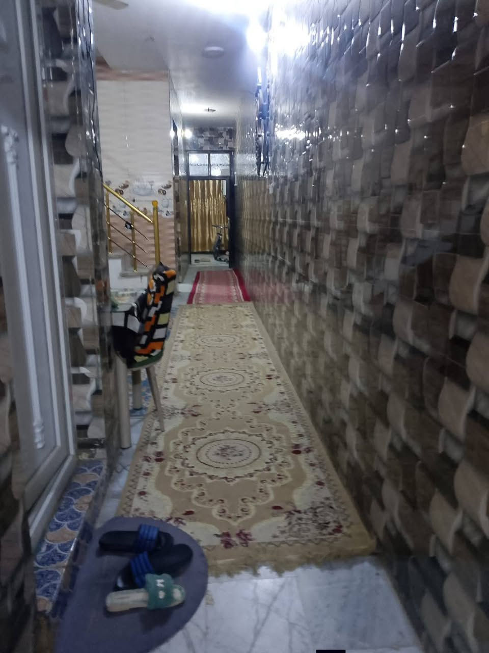 بيت زراعي منطقة الشركة الهندية قرب معمل الغاز مال الكبر ولاغزلان
مساحة 100 متر 5 ×20 طابقين الطابق الجوة كامل كلة سيراميك كامل الرضية مرمر بي 3 غرف نوم اوصالة واستقبال  الطابق الثاني الفوك نقص ارضية كاشي فقط السطح بدون بيتونة اوستارة سعر 95   ***********
