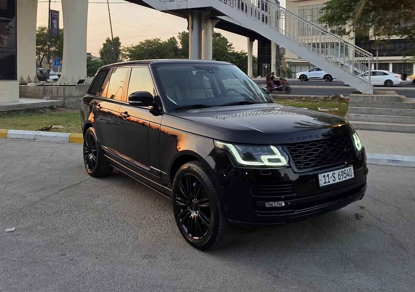 رانج روفر فوچ 2013 HSE
محرك 8 سلندر 5.0 بدون سوبر المرغوب
لون قهوائي مميز 
المواصفات
بصمه عدد 5
شاشه 
كامره 360 درجه
تحكمات ستيرن
شفتات ستيرن
تدفئه بلستيرن
الستيرن كهرباء
داخل جلد بيجي
مساج بلكشنات
تدفئه + تبريد بلكشنات
سقف كنتارا
ابواب شفط 
 الصندوق شفط
فتحه سقف بانوراما 
السيارة 4 شاشات
دوس كهربائية حساسات اماميه
حساسات خلفية
رادارات اماميه
رادارات جانبيه
جكات 3 وضعيات
تبريد 3 قطع 

نقاط عمياء ومري طي تلقائي ومري قلاب
سماعات Meridian
السياره مغلفه ppf كامل ضمان ١٠ سنوات
السيارة للبيع او المراوس حسب القناعه
موقع السيارة بغداد الدوره 
***********
