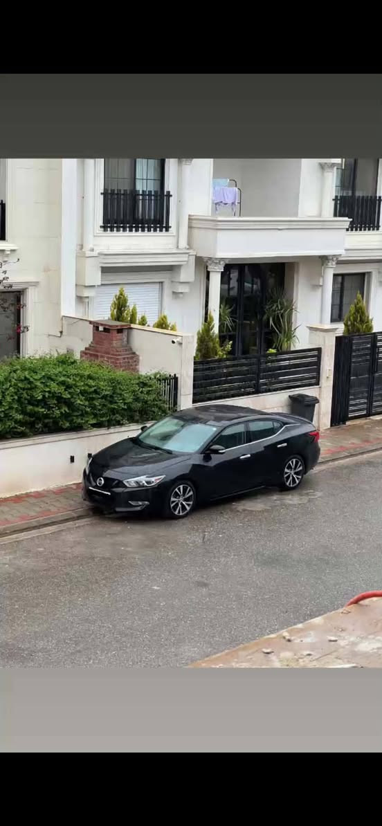 *********** أربيل, العراق

نص مكتوب في الصور:
- 2017 NISSAN MAXIMA SL