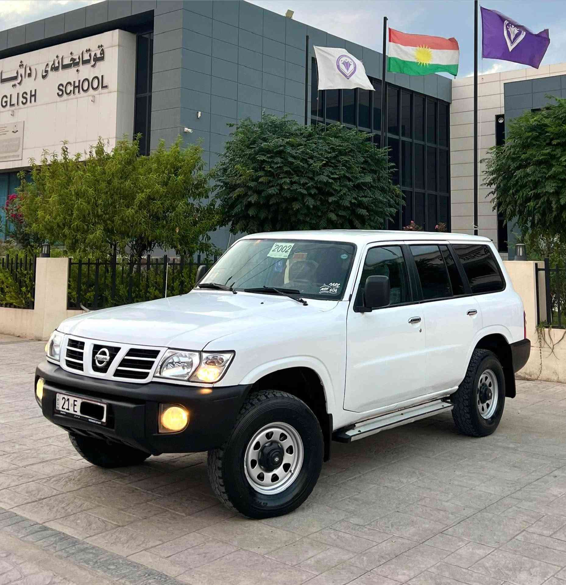 ‎بسم الله الرحمن الرحيم(***********)
Nissan Patrol 2002 نیو سەقەڕ
نیسان پاترۆڵ ٢٠٠٢ نیو سەقەڕ مەکینە ٤٥٠٠ 
رەقەم و سنوی تا ٢٠٣٠ تازەیە تحویل و غرامە بەشەرت 
کوشن و گاعی و بەرە سەقفی لۆکە شاشەی بۆ بەستراوە
لایت و سەکن و بلاجکتۆر و بەگلایت گشتی لۆک و تازەیە
سەیارەکە ٥ پارچەیەکی بۆیاغە بێ زەربە و دەحم
سەقف و شانی زۆر خاوێن ماوەتەوە غاز و بەنزینە
سیستەمی غازی زۆر مەزبووتی بۆ دانراوە بێ کێشەیە
گێڕ و مەکینەی لۆک زۆر بێ عەیبە کارەبایی بەشەرت
ئەکسل و دەبڵ ئەکسل بەشەرت قفل مەرکەزی
سالۆنسای بیلادیە سەوتی وەک شەریکەیە
ژێری کامل تازە توند کراوەتەوە تەبرید سارد گەرم بەشەرت
سەیارەکە لە ڕانیەیە سعری ٨٣ کەمێک مەجالە 
جوابی کۆمێنت نادەمەوە مشتەریت تەلەفون بکە یان نامە بنێرە
*********** ڤایبەر و واتساپی لەسەرە رانية, السليمانية
