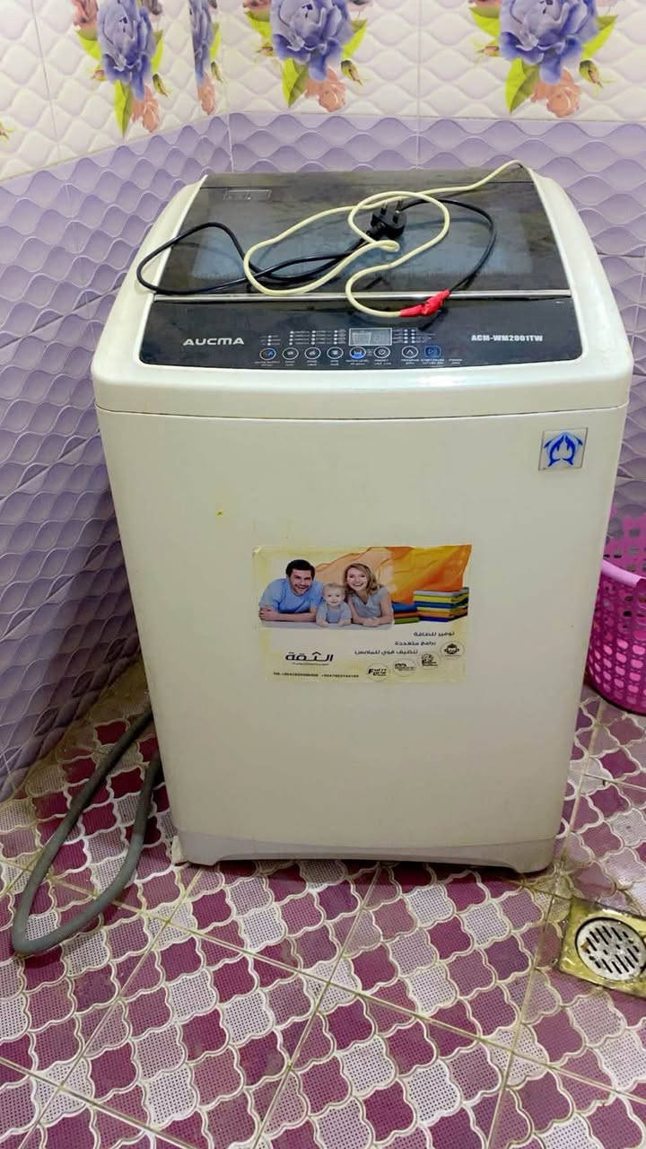 ثلاجه كينوود براد اصليه وليس الجديد بعدهي  بل ضمان 26 قدم سبب البيع تغير البيت ما تصعد للشقه درجه ضيق سعر 500 + غساله للبيع سعر 250 تجي وشوف بعينك نضافه وتبريد وتجميد مكان بغداد العطيفيه اتصال لا تعليق ***********
