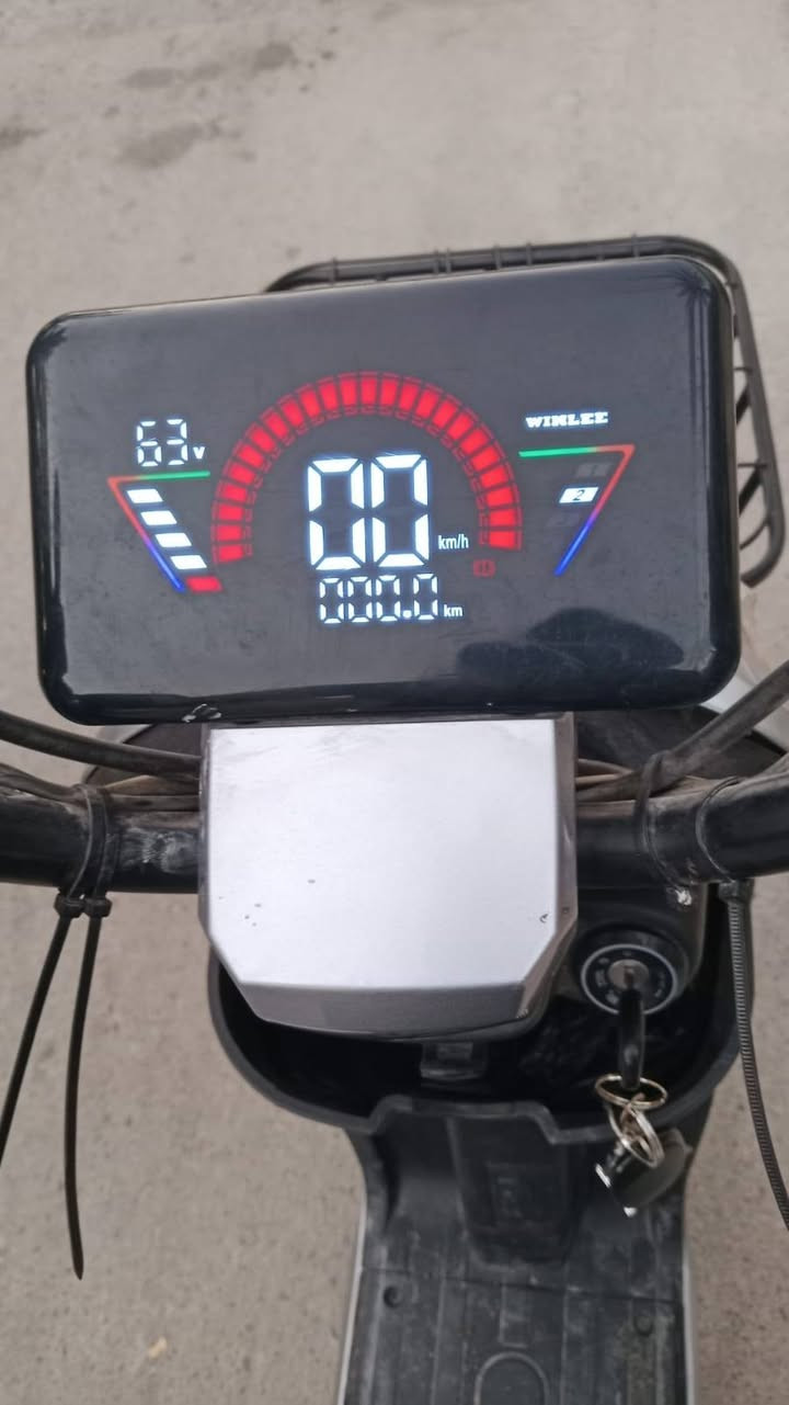 دراجة R9 للبيع بسعر 475 ويه مجال بسيط الرقم ***********
دراجة بطاريتها نصيفه شحن يطول 5 ساعات حتى تكمل شحن
