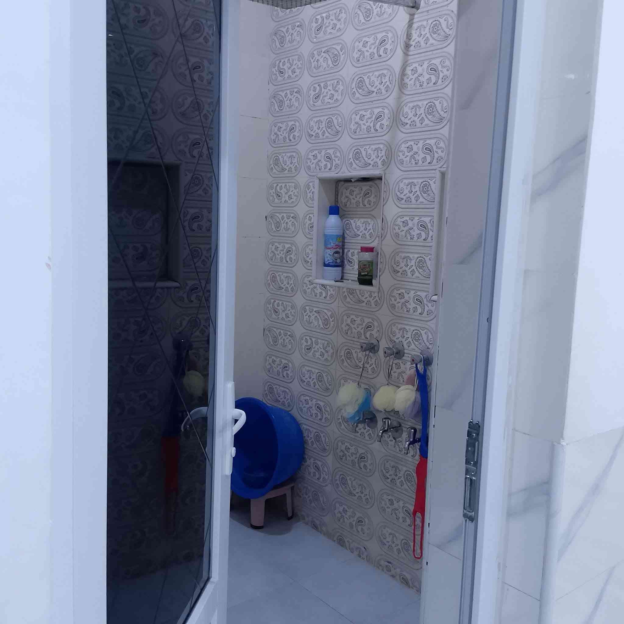 تعلن مكاتب الخيّام للعقار عن توفر دار سكني للبيع
المساحة 200 متر
جنس العقار طابو زراعي سند ٢٥ تحويل مباشر

المكان الرمادي الصوفية شارع 40

يحتوي على استقبال وغرفتين وصالة ومطبخ وصحيات داخلية وخارجية وكراج
السعر ١١٥ مليون قابل للتفاوض

للاستفسار اكثر مراجعة عقارات الخيّام الفرع الأول شارع 40 قرب باب الخشب والفرع الثاني خلف مدينة العاب السندباد او مراسلة الصفحة اوالاتصال على الرقم *********** يتوفر واتساب
#اهلاً #وسهلاً #بكم
