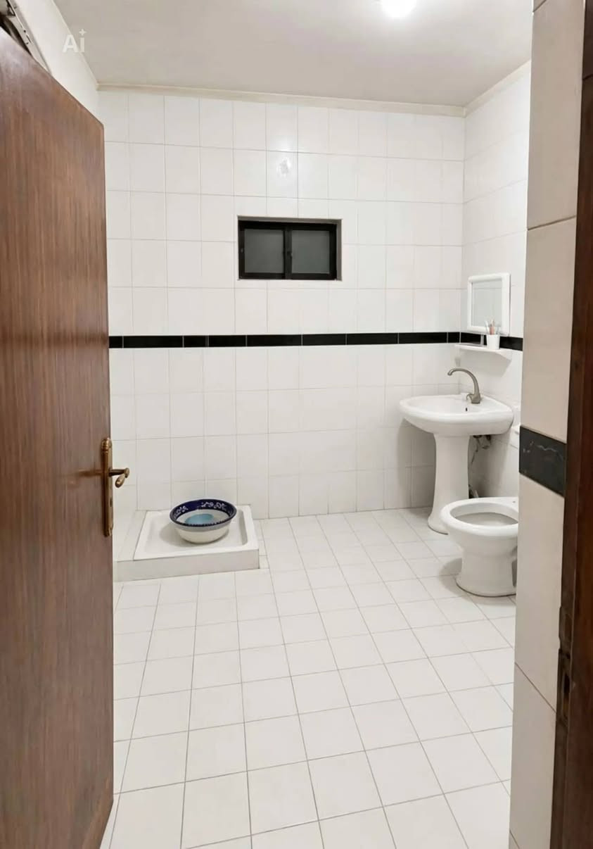 🏡 فرصة مميزة لامتلاك دار بمساحة 250 م²
في كوت الحجاج الجديدة – خلف مطبعة البهاء.

📍 المواصفات:
🔸 طابقان.
🔸 الطابق الأرضي: غرفتان، صالة، ديوانية، مطبخ، صحيات داخلية وخارجية، كراج وحديقة.
🔸 الطابق الثاني: غرفتان، صالة، ديوانية، صحيات، مع درج خارجي مستقل.
🔸 البناء: طابوق درجة أولى وكونكريت.
🔸 يقع على شارع فرعي بعرض 8 أمتار.

💰 السعر: 4,000,000 دينار للمتر (قابل للتفاوض).

📞 للاستفسار والتفاصيل، يرجى الاتصال على ***********
