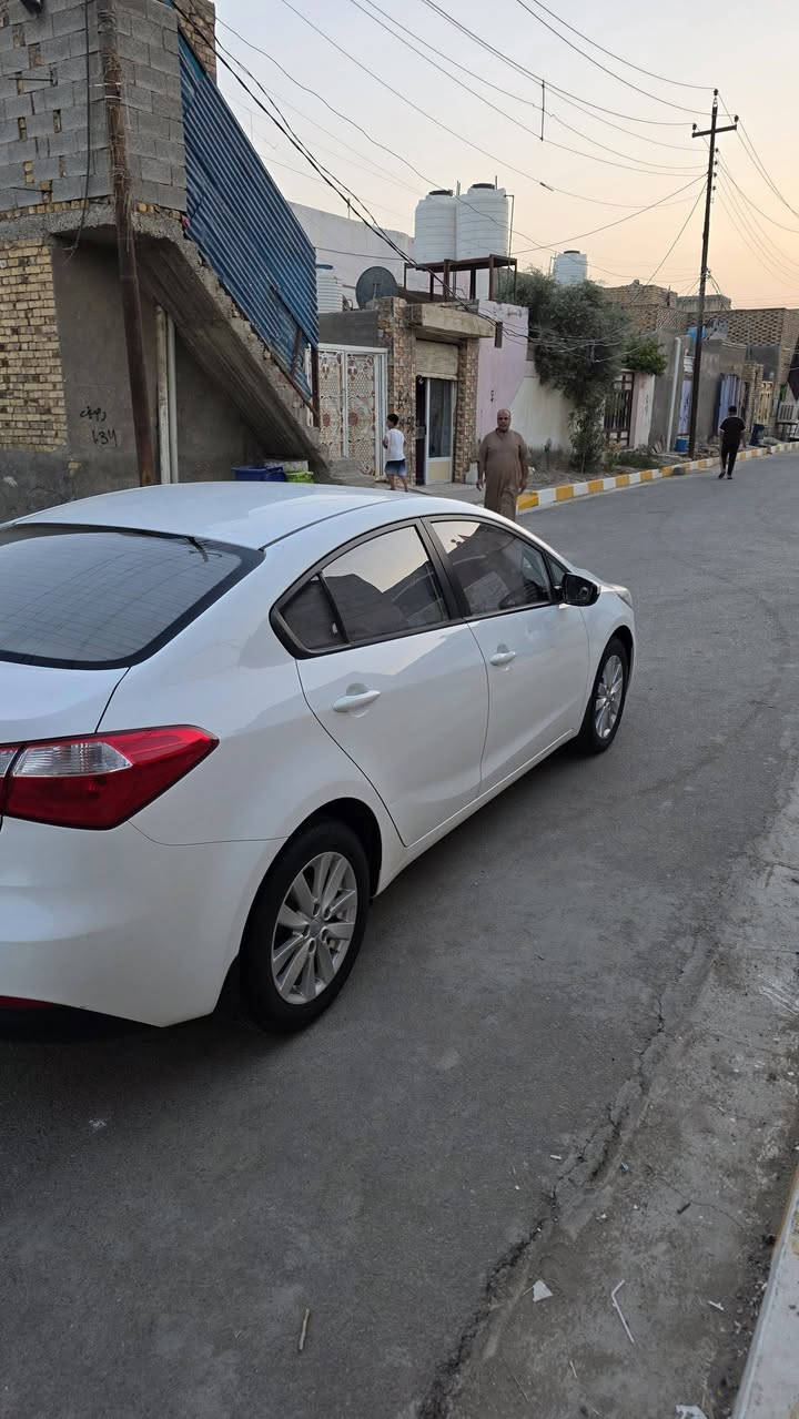 سلام عليكم KIA CERATO كيا سيراتو 2016 خليجي بيها طخه شويه ب باب الايمن موظحه بالصوره كفاله السياره رقم ذي قار بسمي جاهزه السياره ما بيها اي نقص محركها DOHC 1600 سعرها (135) وبيها مجال 
***********
