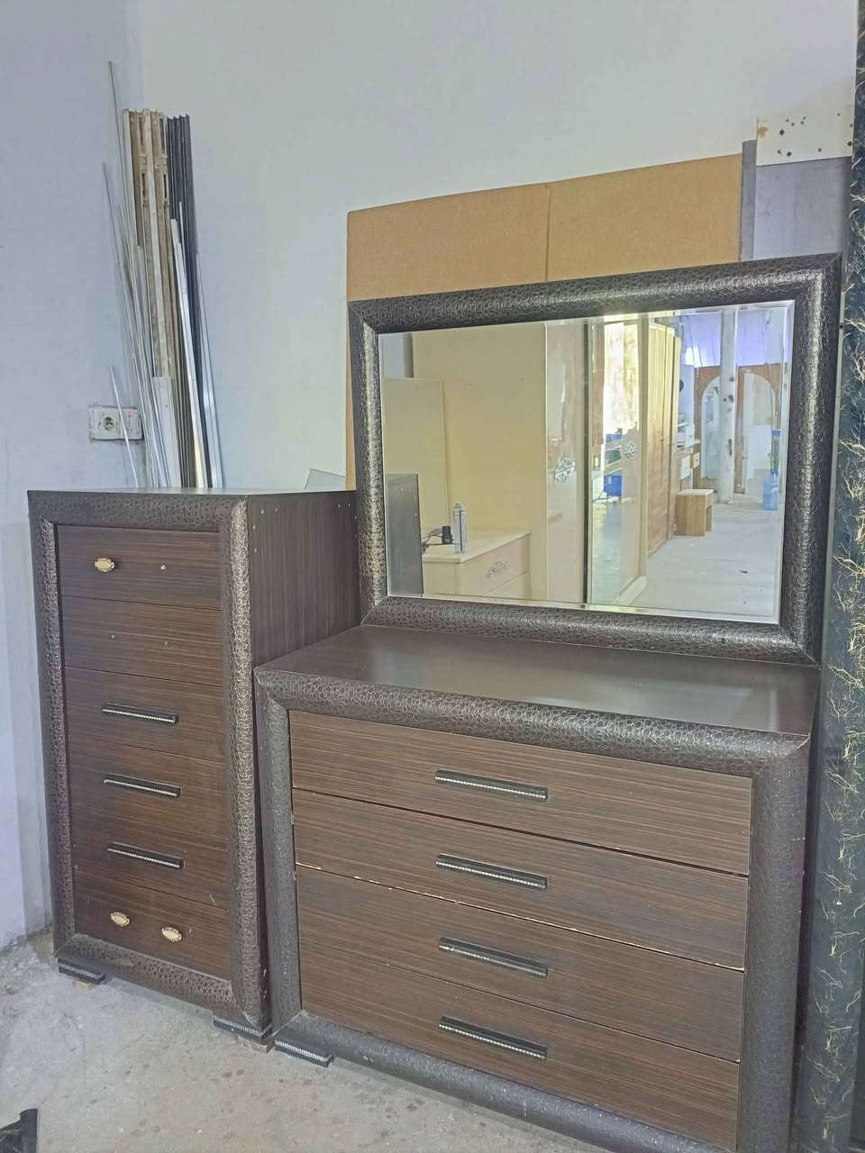 غرفة نوم 6قطع سعرها فقط 350 عنوان كركوك الشراي يخابر 
*********** كركوك, العراق
