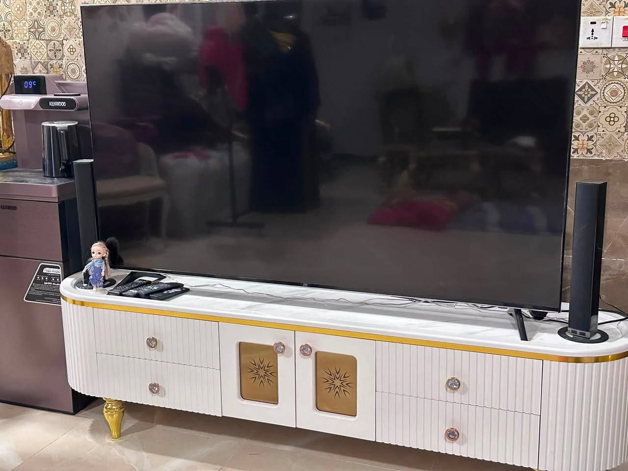 بلازما مع ميز بلازما للبيع
جديدة جداً قليلة.الاستخدام

حجم ٦٥ 
شركة برو 
نوعية سمارت

مكان /بغداد/المنصور

للتواصل ***********
