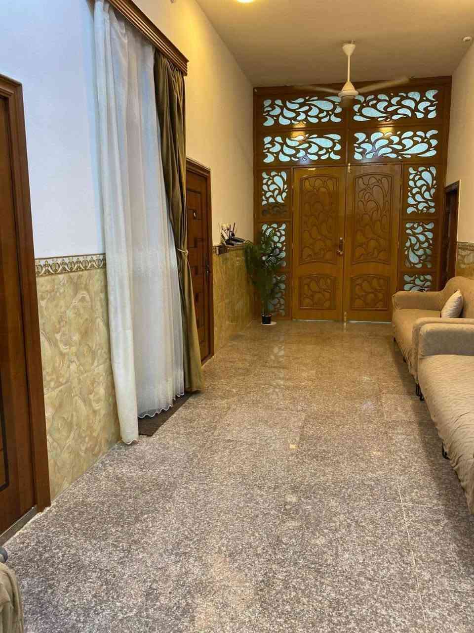 دار للبيع 🏠
اللهم صل على محمد وآل محمد 
توكلنا على الله 

في النجف الاشرف  ناحية الحيدرية  حي التحدي قريب على شارع سيد شاكر الحولي الاول  خدمات كامله 

 المساحة ٣٢٥متر ركن شارع ١٠

بناء جديد يتكون

غرف عدد ٢   ٤x٥

استقبال ٩ x ٤

صاله كبيره ٨x٨

صاله داخليه ٣x١٠

مجموعة صحيات 

مطبخ ٤x٦

الارضيه كرانيت 

بناء طابوق 

كونكريت مسلح 

ملاحظة البيت ينباع مع الأثاث او بدون اثاث

وحسب الصور الموجوده 

لمعرفة السعر 

 الاتصال على الارقام  التالية

***********

***********

@الجميع
