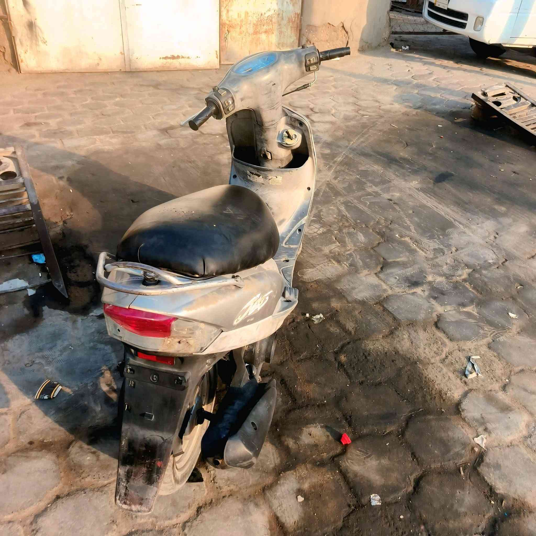 سلام عليكم
ماكس منغولي للبيع مكينه وكفر نفس الختم دراجه فول
شلعه ومعدل ونعومة كهربائيات كلها شغاله سلف وهندر 
سعرها 550وبيها مجال 
مكاني طويريج 
***********
متواجد فقط واتساب
