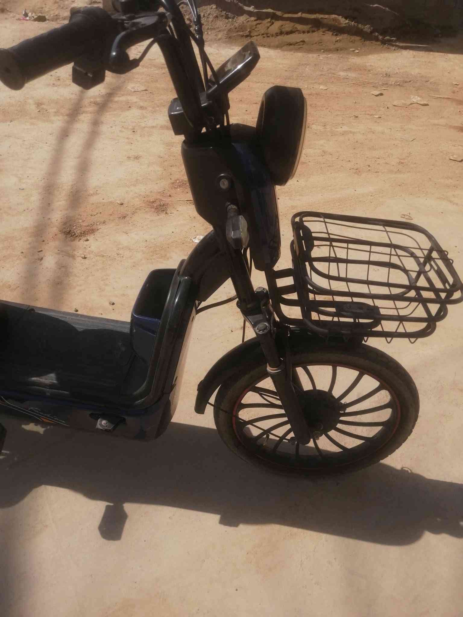 دراجة شحن • شبه جديد • بطاريات نظيفة
