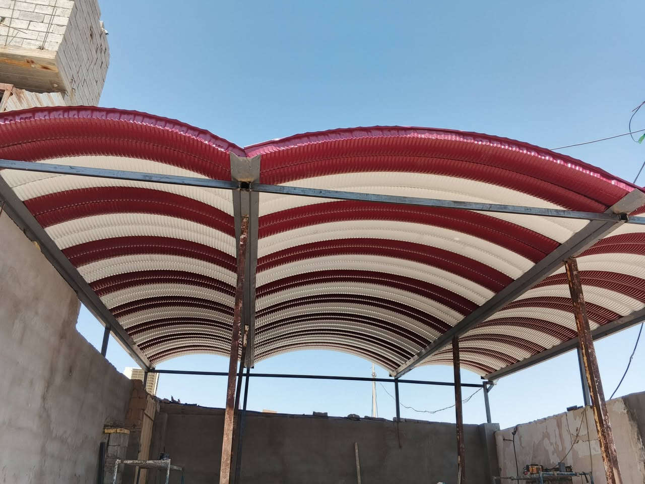 كاظم الحداد 🧑‍🏭👷 
لعمل كافة انواع الحداده 
ابواب.. شبابيك.. سقايف الكيربي.. سقايف كيسبان.. سقايف ديكور.. كرفانات .. محجرات 
عمل الحداده بأنواعها 
الهاتف *********** 📱
