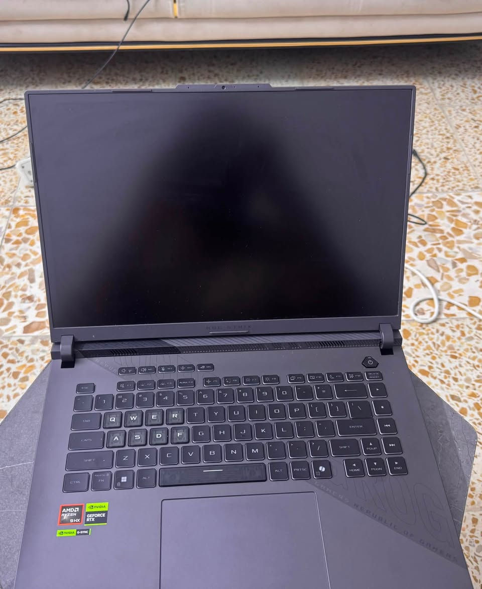 ASUS - ROG Strix G16 16" FHD 165Hz Gaming Laptop AMD Ryzen 9 8940 HX
16GB RAM 
NVIDIA GeForce RTX 5070 Ti 
1TB SSD
لابتوب استخدام قليل جداً
سعر مليونين ونص ( بيها مجال )
العنوان بغداد
تواصل واتس ***********
