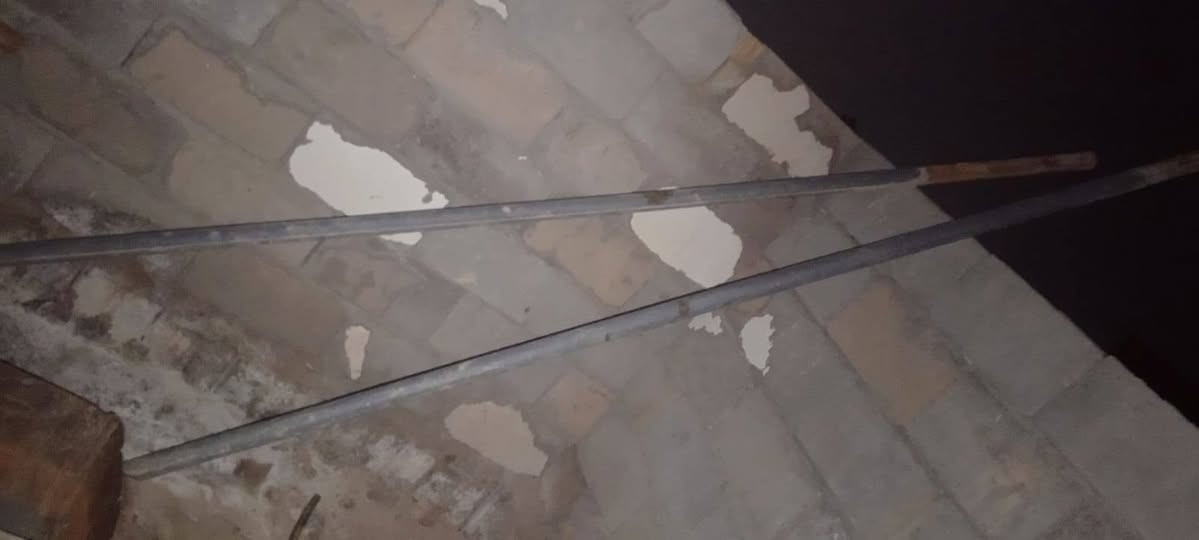 شبك اللبيع طول ٢٠ متر معه بوريات عدد ٤ طول ٣ متر مكان نصر حي امام رضى ***********
