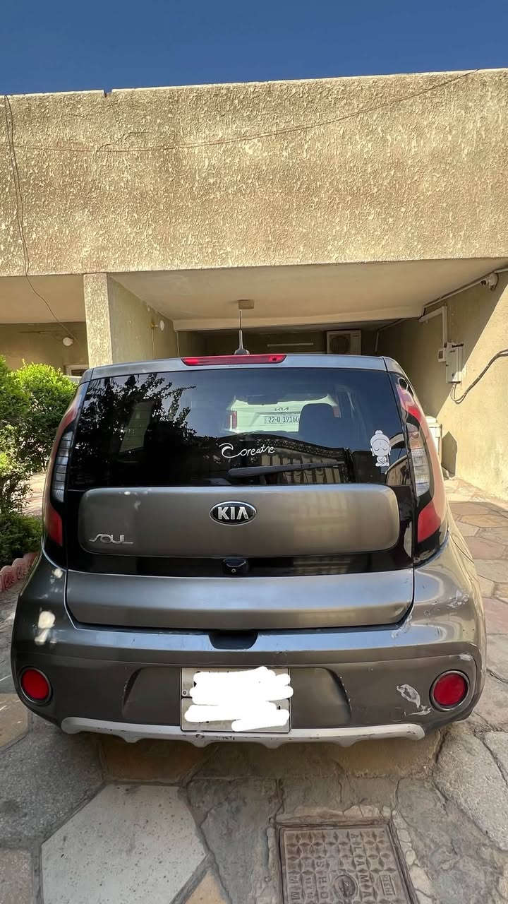 كيا صول 2018 وارد امريكي
ماشيه 134km  رقم اربيل 
مواصفات. محرك GDI 2000  ويل 17 شاشه كبيره (ابل كار بلي اندرويد اوتو ) 
وضعيات قياده (سبورت و اقتصادي وعادي ) 
تحكم بشاشة المعلومات 
تحكمات ستيرن 
كامره خلفيه واسعه 
مانع انزلاق 
مثبت سرعه   
نضام صوت  siriusxm 
تحكم بالمري الجانبيه كهرباء 
كشافات  ضباب 
تحكم بالاضائه  شاشة معلومات للسائق(رفع وخفض)
حساس ضغط الاطارات 
جامات اماميه اوتو 

  السياره جاهزه كير ومكينه وحداديه يحاله ممتازه 

تواصل / ***********

