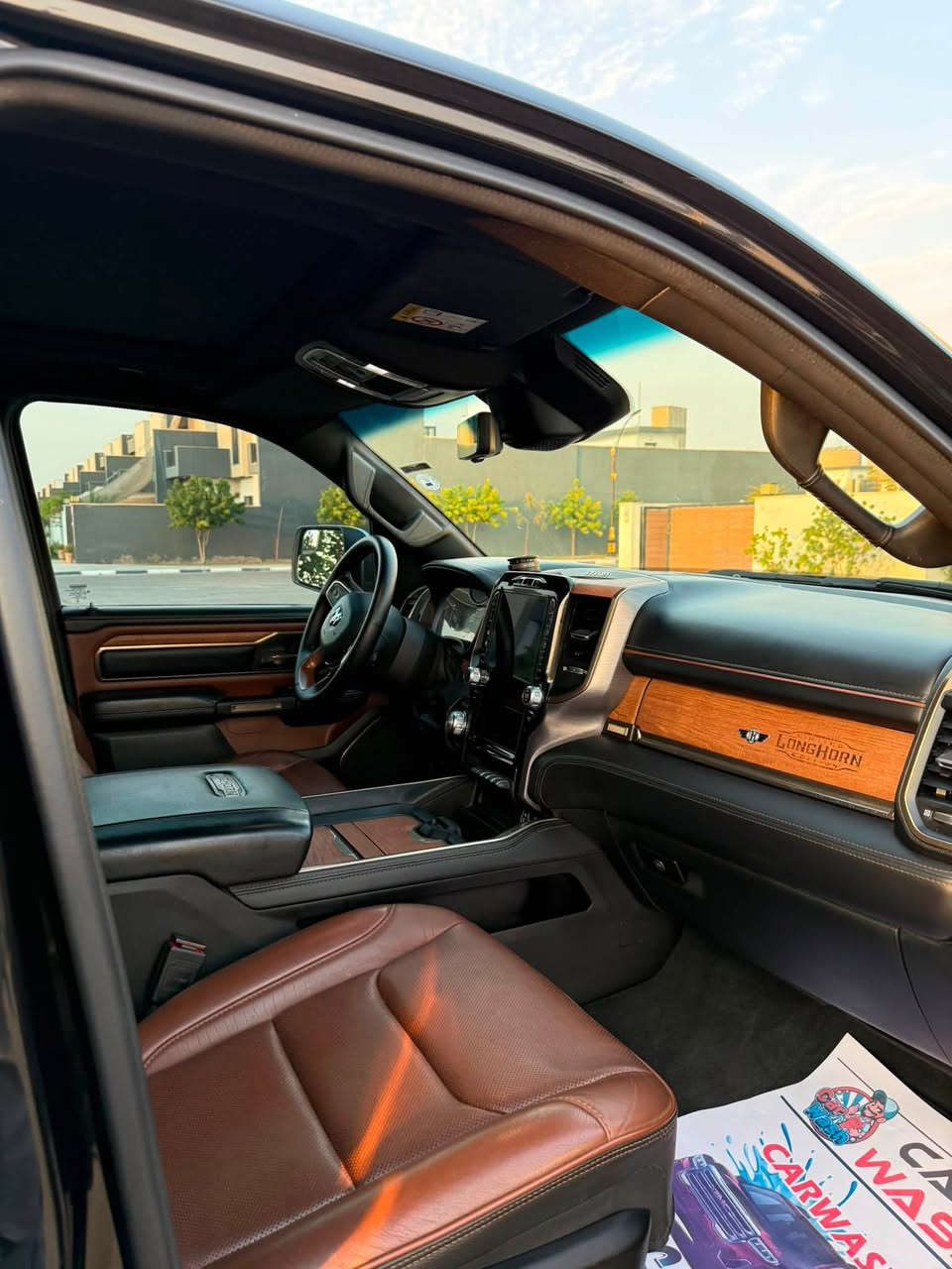 تتوفر دوج رام 1500 Limited Longhorn موديل 2023 باللون الأسود، بمواصفات فاخرة وأداء قوي، وممشى 68,000 كم.

المواصفات والتجهيزات:

• محرك 5.7 HEMI V8 بقوة 395 حصان
• دفع رباعي 4×4
• ناقل حركة أوتوماتيكي 8 سرعات
• فل أوبشن
• مقاعد جلدية باللون البني
• تبريد وتدفئة المقاعد
• فتحة سقف بانوراما
• شاشة قياس 12 إنش
• كاميرا وحساسات
• تشغيل ودخول بالبصمة
• جنوط أصلية
• السيارة مغلفة بيديف
• تضليل 80%
• رقم السيارة: دهوك

السيارة بحالة ممتازة، مع وجود صبغ في البَنيد بمقدار إصبعين، وصبغ فوق الجامرلك بمقدار إصبعين.

السعر والموقع يحددان عند التواصل.

للاستفسار، يرجى التواصل على الرقم:
***********

RAM 1500 Longhorn 2023 — فخامة وقوة HEMI V8 🇺🇸🔥

