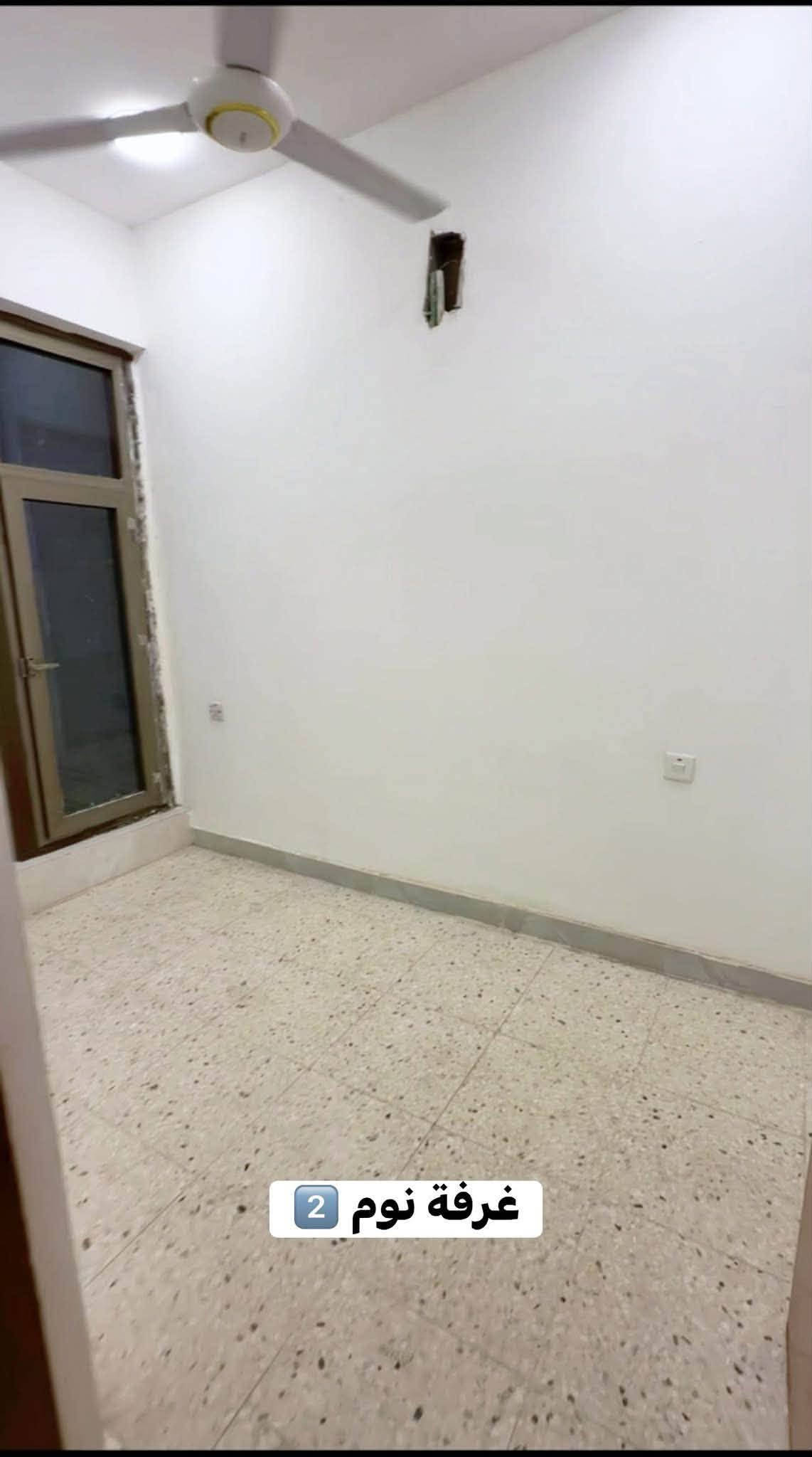 🔥 بناية سكنية كاملة يمي وبس! 🔥
🏢 بناية زيرو وغير مسكونة
⚡️ مصعد كهربائي متوفر
📍 حي دراغ – قرب جامعة التراث

🏠 الطابق الأرضي
متوفر شقتين توين:
• 🛏️ غرفتين نوم
• 🛋️ صالة
• 🍳 مطبخ
• 🚾 صحيات
• 🛋️ مؤثثة بالكامل
⚡️ كهرباء مجانية

💰 الإيجار: 1,250,000 دينار شهرياً فقط

━━━━━━━━━━━━

🏢 الطابق الأول والثاني
⚡️ مصعد كهربائي متوفر

متوفر شقتين توين:
• 🛏️ غرفتين نوم
• 🛋️ صالة
• 🍳 مطبخ
• 🚾 صحيات

💰 الإيجار: 950,000 دينار شهرياً

━━━━━━━━━━━━

🛏️ سويت خاص
• 🛏️ غرفة نوم
• 🍳 مطبخ
• 🚾 صحيات

💰 غير مؤثث: 750,000 شهرياً
💰 مؤثث: 850,000 شهرياً

🛏️ متوفر أيضاً سرير (سكن طالبات)
💰 300,000 دينار للسرير

📸 يتوفر تصوير عبر الواتساب
للاستفسار أو لعرض عقارك:
حسن البيضاني ***********☎️

العلياء للعقار
المنصور-قرب مول المنصور

نص مكتوب في الصور:
- المنصور احي دراغ شقق زيروو غير مسكونة
- الصالة
- مطبخ واسع ومعزول
- WC صحيات
- 1 غرفة النوم
- غرفة نوم 2