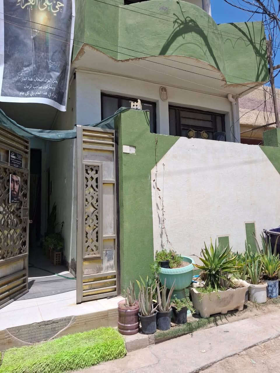 يالله السلام عليكم يعلن مكتب الخبير للعقار عن وجود دار طابو زراعي سند 25
مساحته 90متر بناء طابوق مسلح 

يتكون من استقبال مطبخ غرفه صحيات 

الطابق الثاني غرفه كبيره مع صحيات

السعرر 63مليون بي مجال بصيط

الموقع حي المصطفى شارع الجامع قريب على الشارع سده مسيب 

الاتصال ***********

