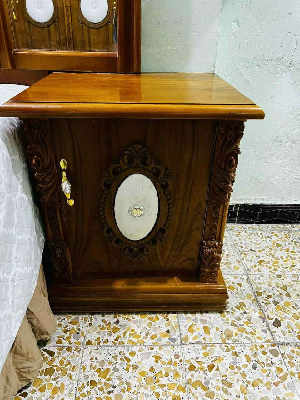 اسلام عليكم غرفه التجاره تسكام نظيفه جداً السعر مليون او 750بيه مجال بسيط المكان الشراكيه خلف مجمع بواب المثنى الاتصال على الرقم *********** السماوا, المثنى
