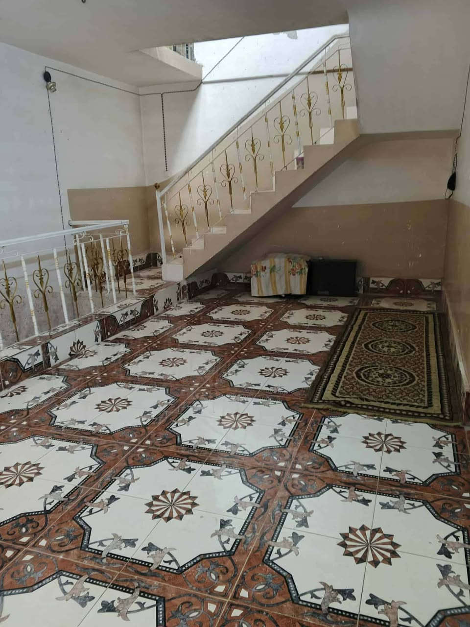 السَلٱمٌ عـَلـْيگمّ-ۈرحـْمّـٌة ٱللـّہ ﯙبُرگـّاتہ
يعلن   مكتب   علي الشمري  للعقار  
عن  وجود   بيت   للبيع  
الموقع   العلگايه  بقاطع المستشفى   
المساحه  150
طابو   صرف   البيت طابقين 
يتكون   م̷ـــِْن ثلاث غرف نوم   وصالتين كبار   ومطبخ  واستقبال   كبير  وصحيات 
البيت   جاهز   م̷ـــِْن  كل  شي    
السعر   125   وبيه   مجال  بسيط   

للاستفسار. اكثر زورونا 
   
***********

