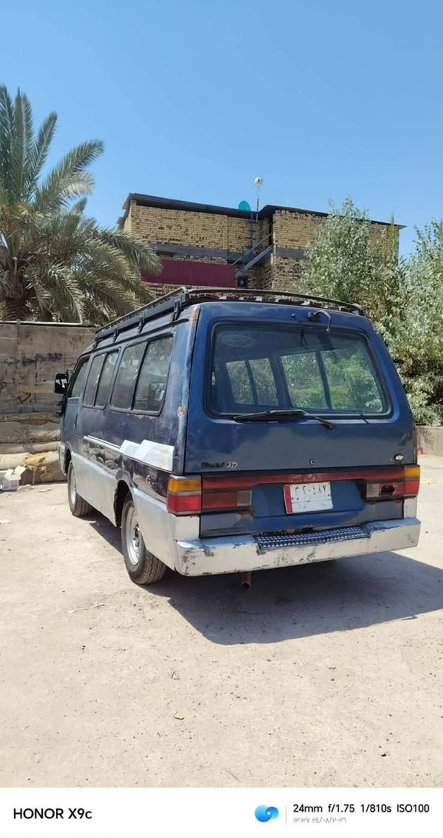 السلام عليكم  للبيع كيا بستا  بلادية نظيفه موديل ٩٣  مكينه وكير واكسل مكفولات وسمكرة كامله حتى الحصيرة وتخم تاير جديد وكشنات كلها مدوشمه  وكهربائيات كلها شغاله ومصفرة هيئة وعليها مرور ١٥٠ ألف وانطيك وصل خط وبحث جاهزات المكان بابل وردية خارج  السعر ٣٥ وبيها مجال ***********
