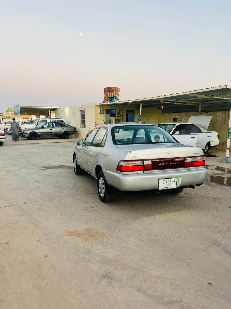 السلام عليكم سياره كورلا للبيع موديل 1993 محرك كير شرط تبريد ثلج  صدر تايرات كلو نضيف صبغ عام كص تكم بدون حادث شرط رقم نينوى الماني سنويه 2028 شرط التحويل سعر 37 وبيها مجال 
اتصال *********** 
مكان السياره الشرقاط المعارض الجديده معرض الحسام

