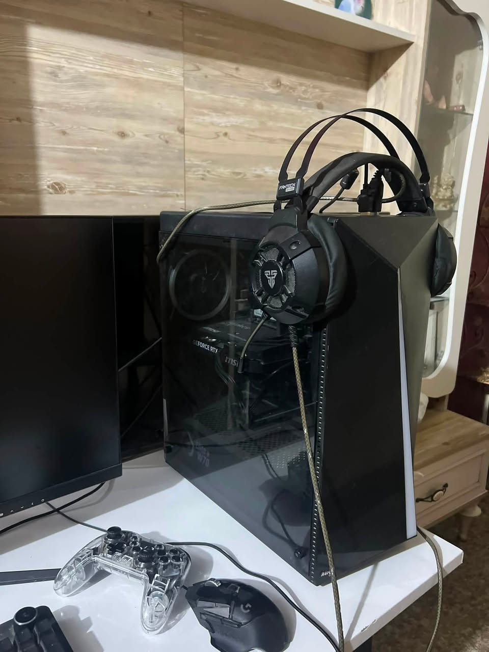 لبيع مكاني بغداد توصيل موجود جميع محافضات *********** موجود اربع وعشرين ساعه عالج:  Intel Core i5 10400F
كرت الشاشة: MSI RTX 5060 Shadow 2X OC 8GB
المذربورد: Intel H510 (ASUS)
الرام: 16x1 GB DDR4 T-Force (3200MHz)
الهارد: 
Samsung M.2 NVMe SSD 512 GB
SSD SATA 120 GB
HHD 1T

الباور سبلاي: Cooler Master 750W
الشاشة: Fantech Chimera GM271SF FHD 165Hz
الكيبورد: Fantech MK853 Maxpower 100%
السماعة: Fantech HG11 Captain 7.1
الماوس: Logitech G502
