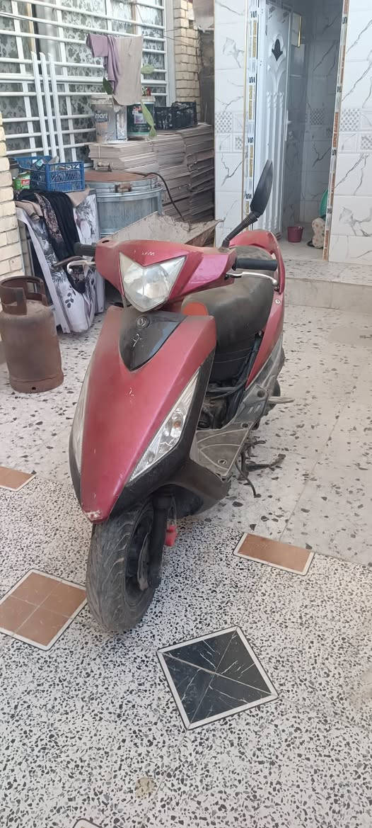 دراجه للبيع مامفتوحه ولامصلحه للبيع بيها ربل ولف تدخن كلشي شغال بيها من الكهربائيات بس ابيع طافيه  السعر250 وبي مجال

واتساب. ***********
