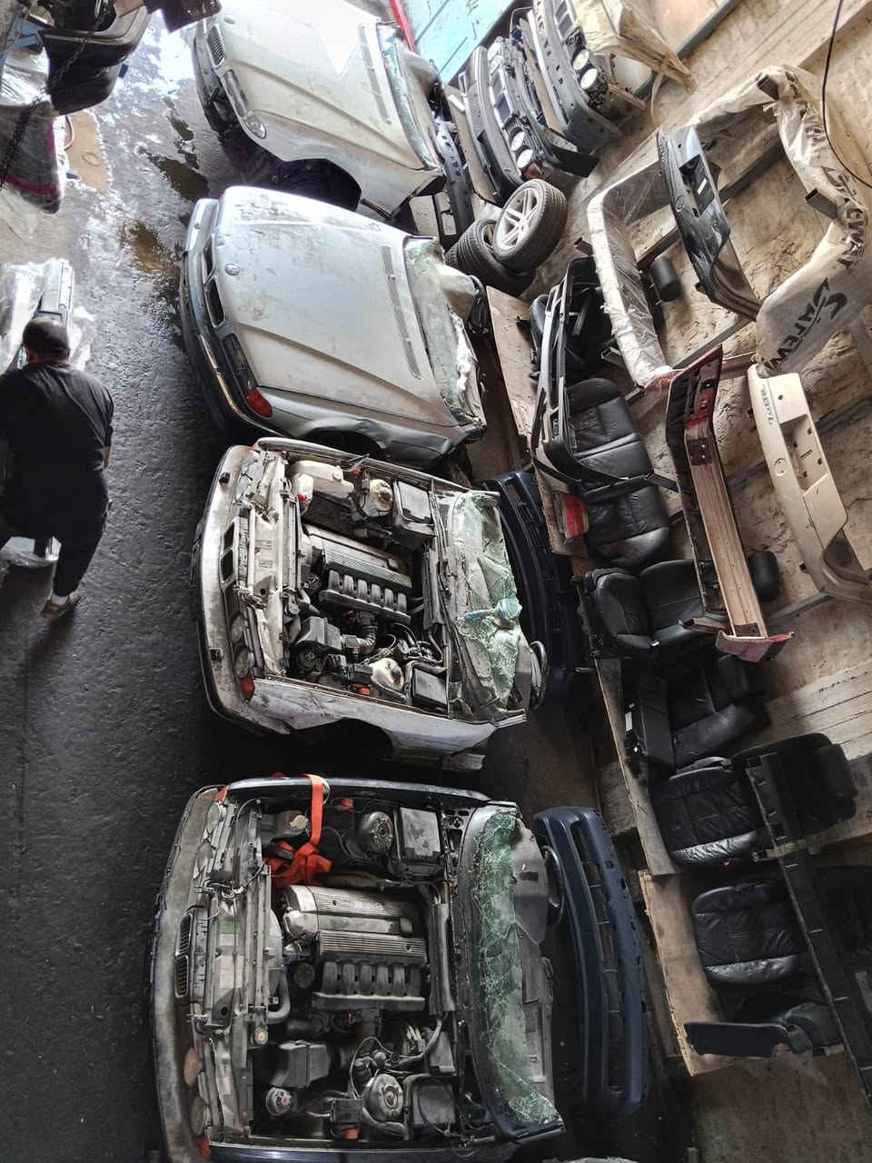 السلام عليكم 
وصول حاويهBMW وارد يابان 
700
500
خفاش 
باخره 
العنوان الحله الحي الصناعي شارع العام شركة المركزي على يوسف 
***********
