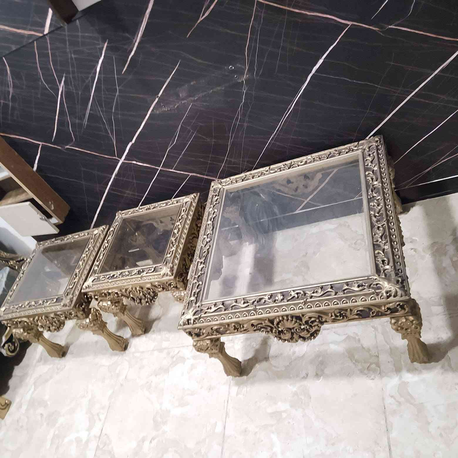تخم قنفات 8 مقاعد مصري ثقيل ووياهن طبلات 3
التخم نظيف بس قطعه وحده مكسوره الخشبه من جوه شغله كلش سهله سعرهن 270 الف وبيهن ومجال بسيط مكاني جسر ديالى توصيل موجود ***********
