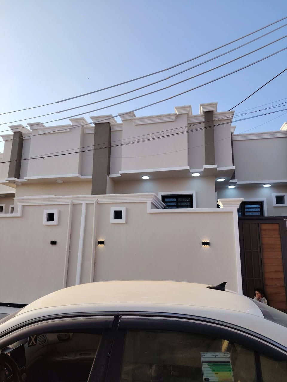 بيت نزله الثالثه السكان الصناعي بيت يتكون من غرفتين وصاله وديوانيه صحيات داخليه وجارجيه
المساحه125قرب أسواق بغداد
الاستفسار ***********
بيت نزله الثالثه السكان الصناعي بيت يتكون من غرفتين وصاله وديوانيه صحيات داخليه وجارجيه
