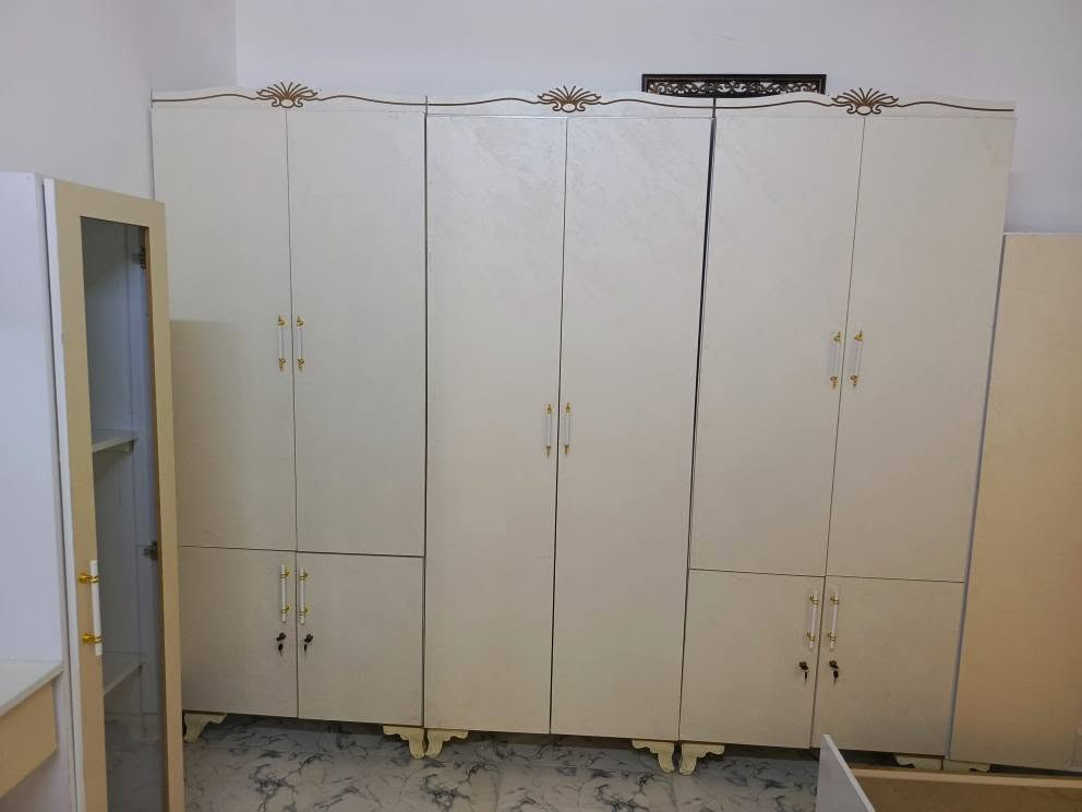 قرفه نوم ابيف تفصال تكمه 6 قطع جديده بعدها مامستعلمه تعال شوفها ونته احكم السعر 850 الف ةبيها مجال شراي خابر 
*********** كركوك, العراق
