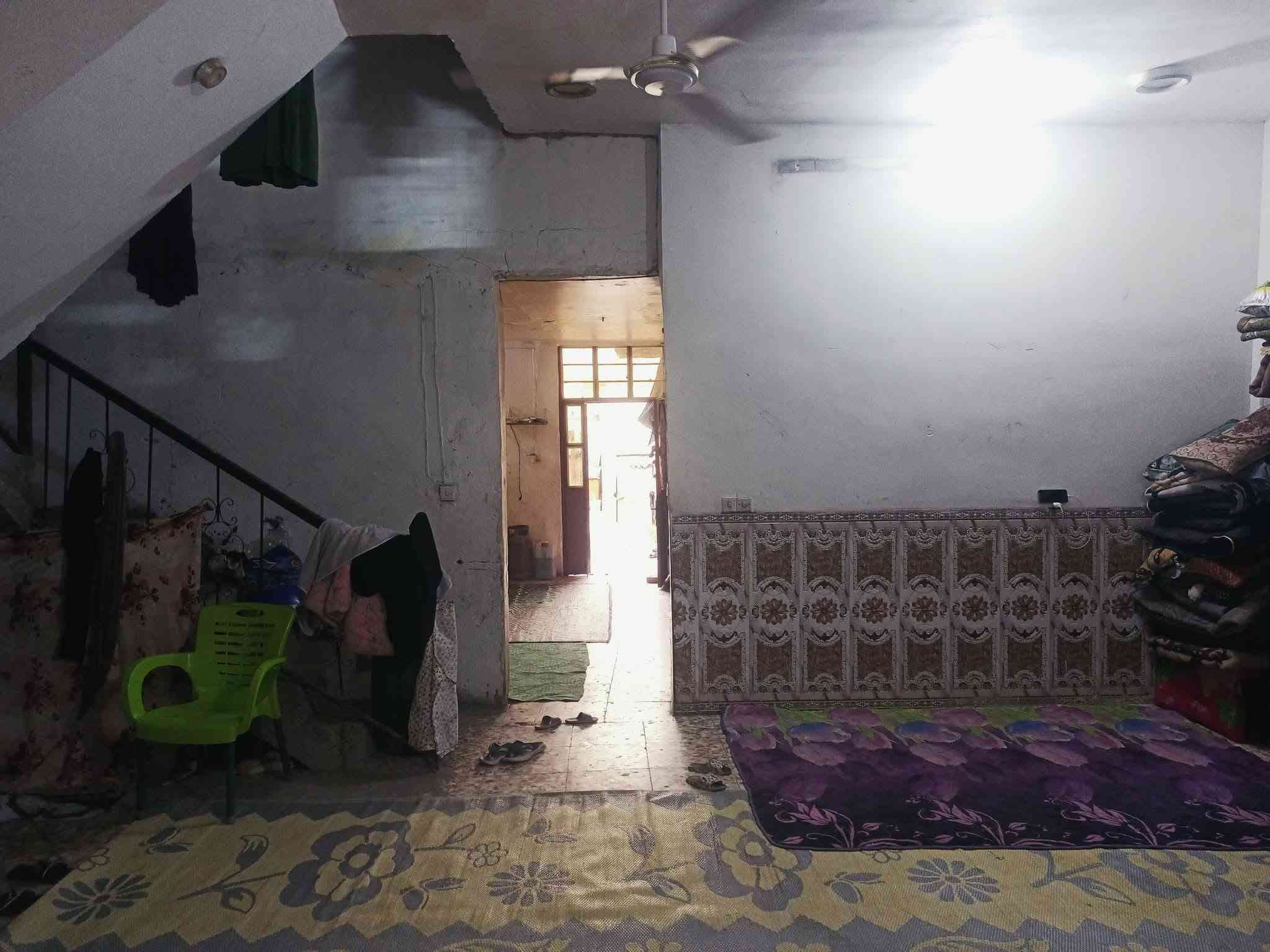 السلام عليكم
بيت مساحه 250 مترطابقين
عدد غرف 4
عدد صاله  2
حمامات  2
صحيات  2
استقبال 1
محل كبير مع البيت 
شارع بيت ابو داخل خدمات كامله
الاتصال على الرقم ***********
