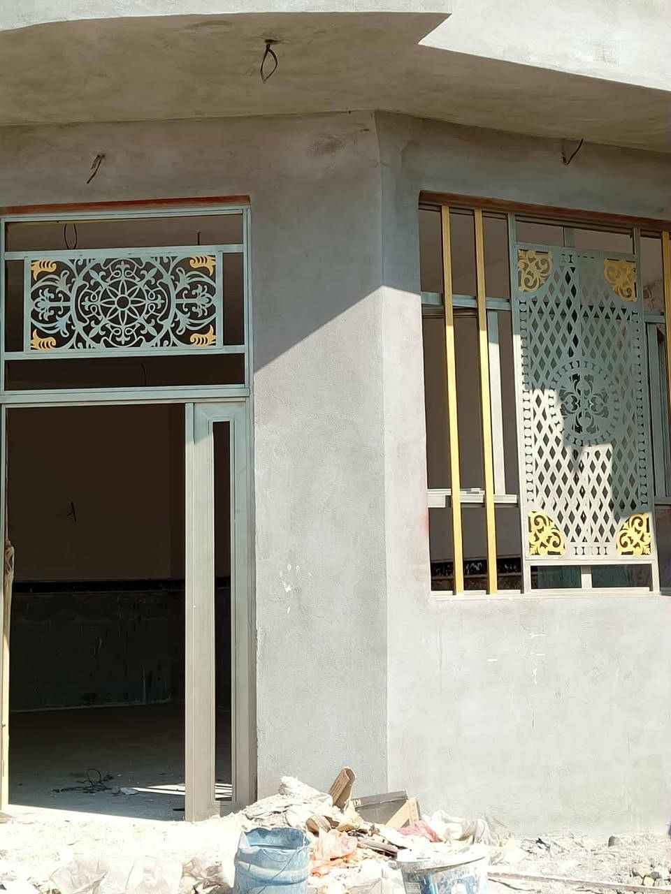 صباغ ابواب وشبابيك درجه اولى وكافة انواع الصبغ الداخل والخارج وعمل الواجهيات
***********
