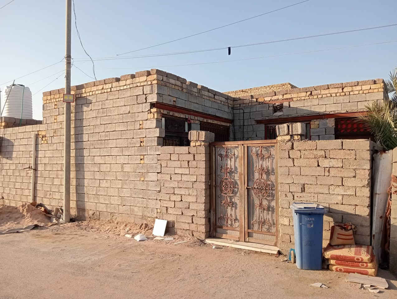 السلام عليكم اخوان بيت للبيع زراعي المساحه 120 خدمات كامله العنوان منطقة البوعظم بين الجسرين البيت بسعر مناسب السعر على الخاص الاستفسار على الرقم أو واتساب ***********
