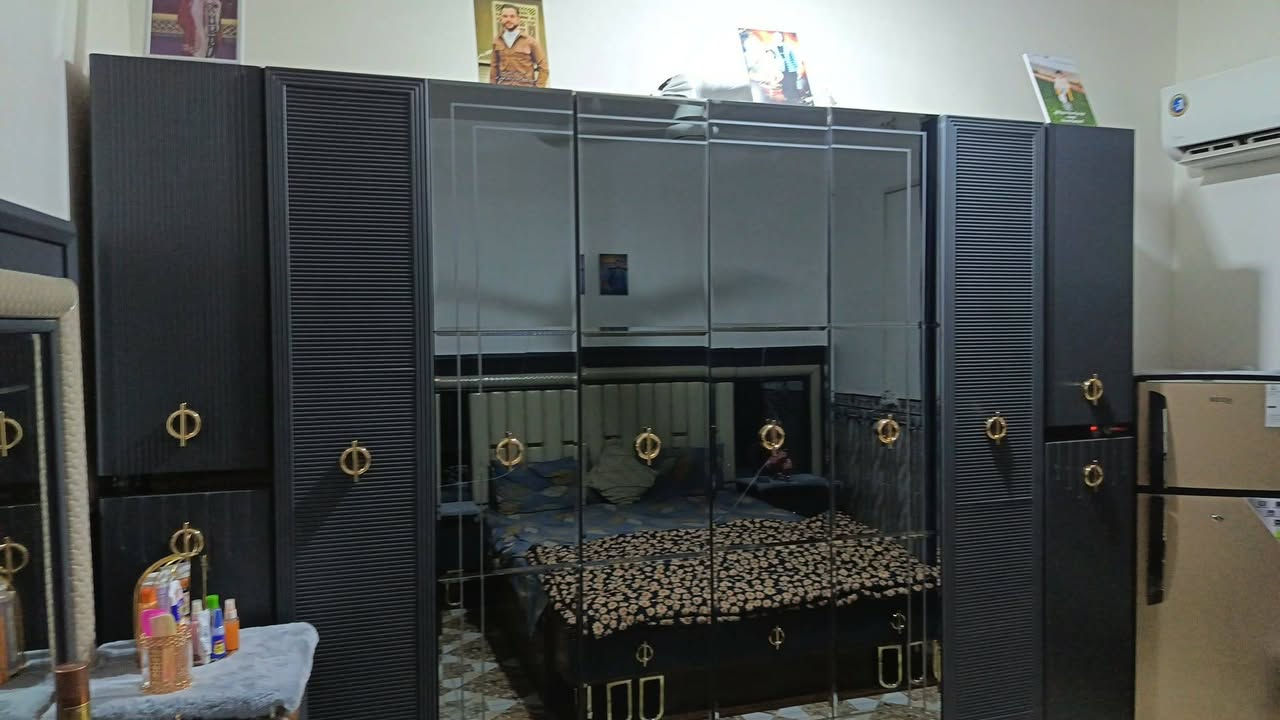 سلام عليكم متوفر غرفه تركيه الثقيل تتكون من ٩ قطع لون رصاصي مطعم بيجي شي فخم
تواصل وتساب ***********
