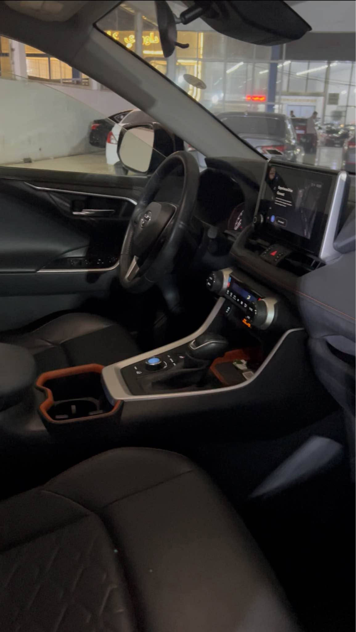 2024 TOYOTA RAV 4 SPORT UTILITY VEHICLE
تيوتا رافور 2024 SPORT جبلي 
سعر 🔥💸💣 215$ ورقه 
مواصفات 
بصمه بابين بصمه فورويل AWD ويل كب كروم لايت LED زينون بريك بصمه نضام قياده و بعد مواصفات هوايه
ضرر خفيف صوره حادث موجود رصعه صغير بل باب صلحه صبغ بدون قطره دواخل بدون ارباك  سياره شرط ترقيم شمالي و يوجد معقب 
مكان سياره اربيل مديه معارض شارع ١٠٠ م 
رقم موبايل ☎️ *********** 
واتساب  ⬅️ ***********  شاخه وان كارس اكر, نينوى
