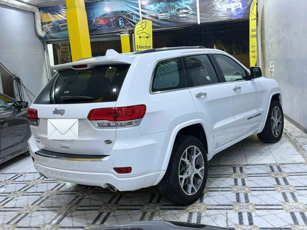 جيب اوڤر لاند  2021  فول مواصفات 
وكالة هارلم 

المواصفات :
* ثلاث شاشات  كبيرة  
* كامرة خلفية .
* رادار امامي .
* نقطة عمياء .
* داخل جلد  .
* دفع رباعي 4X4 .
* المقاعد الامامية كهرباء .
* ذاكرة لحفظ وضعيات الجلوس .
* المقاعد الامامية تدفئة + تبريد .
* تدفئة ستيرن .
* تدفئة المقاعد الخلفية .
* ويل قياس 20 انج .
* سقف بانوراما.
* نضام الملاحة (GPS) .
* نضام خاص للطرق الوعرة .
* مصابيح امامية زنون .
* نظام تشغيل واطفاء المحرك اوتماتيكي للتوفير من صرف *الوقود ( Auto Start ) .
* بروجكتر امامي زنون .
* تشغيل عن بعد .
*صندوق كهربائي .
* حساسات امامية .
* حساسات خلفية .
* بخار ماء لتنضيف المصابيح الامامية . 
* مرايا بخاصية للتعتيم الذاتي . 
* نضام Carplay .
* نضام ECO لتقليل صرف البنزين .
* نضام SPORT .
* نضام Cruise لتثبيت السرعة .
* شفتات ستيرن .
*  كشافات ضباب خلفية . 
* نضام SNOW .
* نضام SAND .
* نضام RCCK .
* نضام MUD .
*طقم اطارات جديد 

*ملاحضة السيارة مكفولة كفالة عامة  
رقم اربيل قديم السيارة باسم الشركة 
العداد / 32
*العنوان/ ناصرية - المركز 
*هاتف/***********
