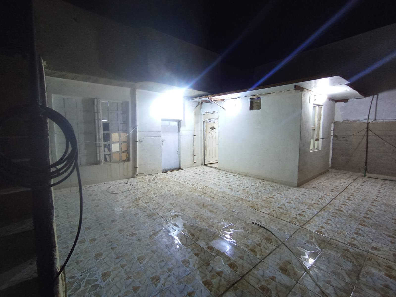 مشتمل للايجار طابق اول درج خارجي معزول غرفتين وصاله وحمام ومطبخ وسطح سيراميك الزراعة شارع 60مقابل محطة وقود الرماح ايجارها 250هاتف ***********
