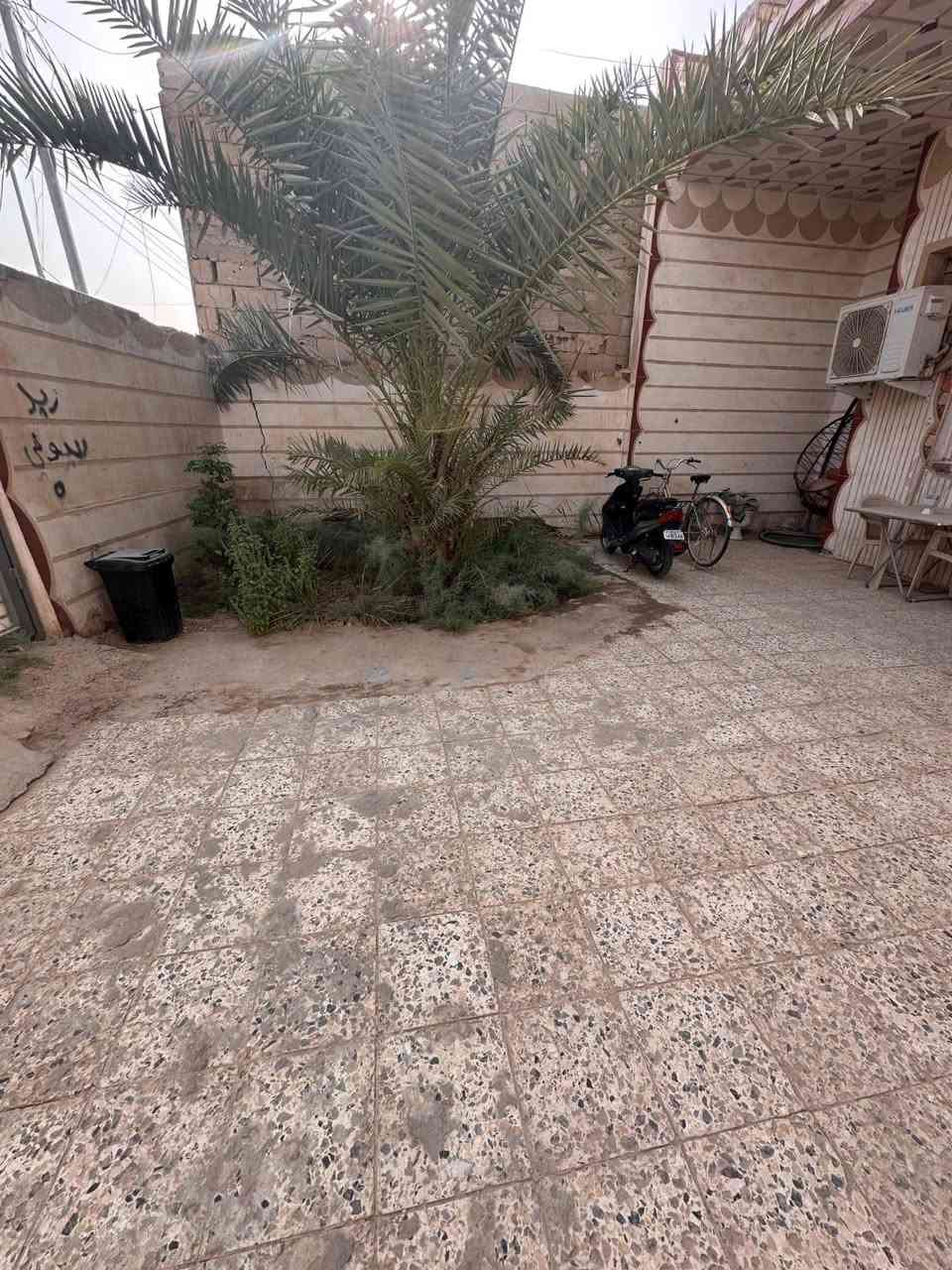 سلام عليكم بيت البيع بل عصافير بشارع سلام نجار بيت حلو نضيف مساحه 200 بي غرفتين براني هول مطبخ حمامات بيت حلو بيت مكاتبه بس سعر بيت 27 مليون بي مجال بصيط  ورجائن لحد يراسل تصل على رقم فدوه كلوبكم *********** قاسم
