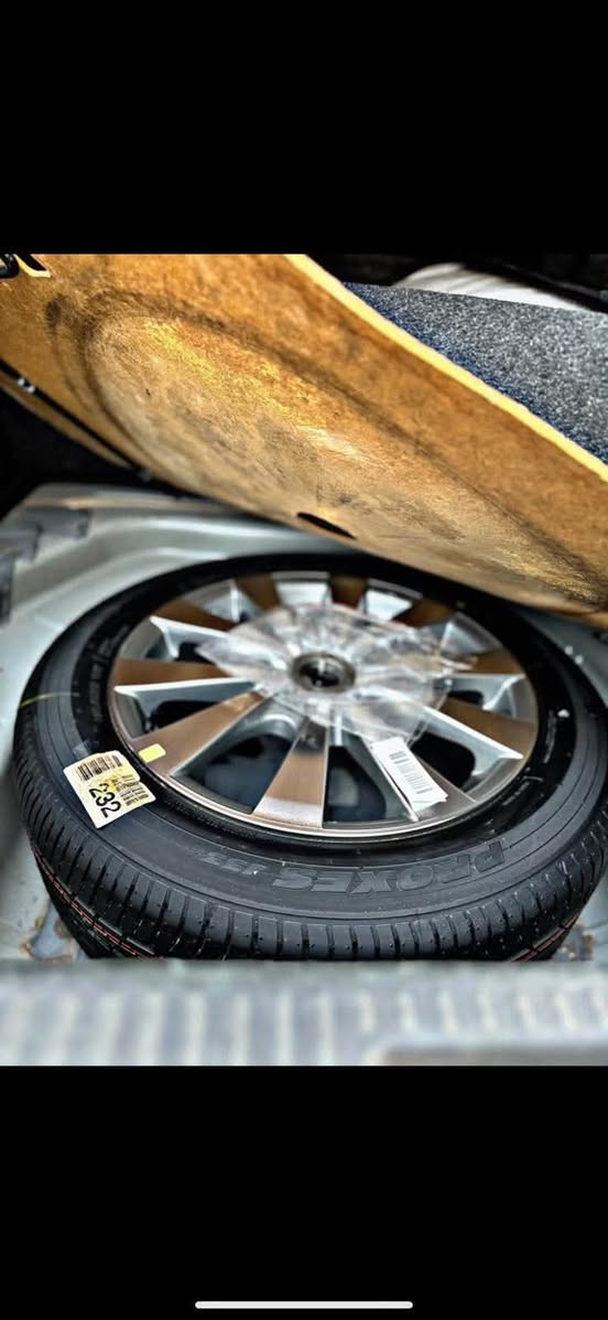 TOYOTA AVALON 2011

***********☎️

ساخ ساخ ✅بۆیاخ ئەستور

ئە ڤە لۆن سپی  تەنها 107هەزار رۆیشتوە

مواسە فات لیمیتد فول فول بەسمەو پەردە

کوشن کارەباکوشن ساردو گەرم
کوشنەکانی لۆک لۆک دڕاوی نیە 

کوشن خەزن 
سپێری بیلادی دانەگیراوە
ناو زه رد  فول فول  ناو پاكه ت📦

٢٥٠ دینار مە سروفی نیە
چوار تایە لۆکی لە ژیرە 
ڕۆنی گیرومەکینەی گۆڕاوە
٦سیدی

گیرو مەکینە  بە شەرت نەکراوەتەوە

دەنگی دیدجالیش بە شەرت
بي جالو شوخت ماشالله 

ماشاللە سە یارەکە زۆر تایبە ت و بی مە سروفە    

بوياغ.١پارچەو دوو پەڵەی بچوکی بۆیاخە 

سه ياره كه.مواسەڤات ئەمریکیە

تكايه موشته ري ني سه رمان مه يشينه !!'

کۆدی بۆ کراوە بەشەرت
ناونیشان ؛ڕانیە  سەنگەسەر

 سحری ١٢٧$گەڵاو مەجالێکی برایانە
هەر مەسرەفێک لەسەیارەکەدا هەبو دوقات پارە ببڕە
هەرچی تۆ ئەڵیت بەشەرت 
مشتەری تێل بکە
