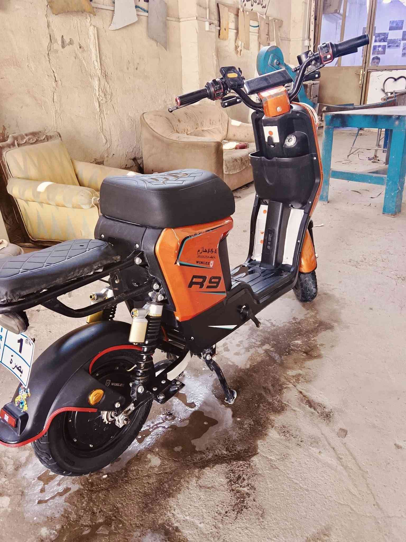سلام عليك دراجه R9 جديده موديل 2025 دراجه بطاريات جديدات سعر 350 المكان البصرة الزبير *********** بيه واتساب
