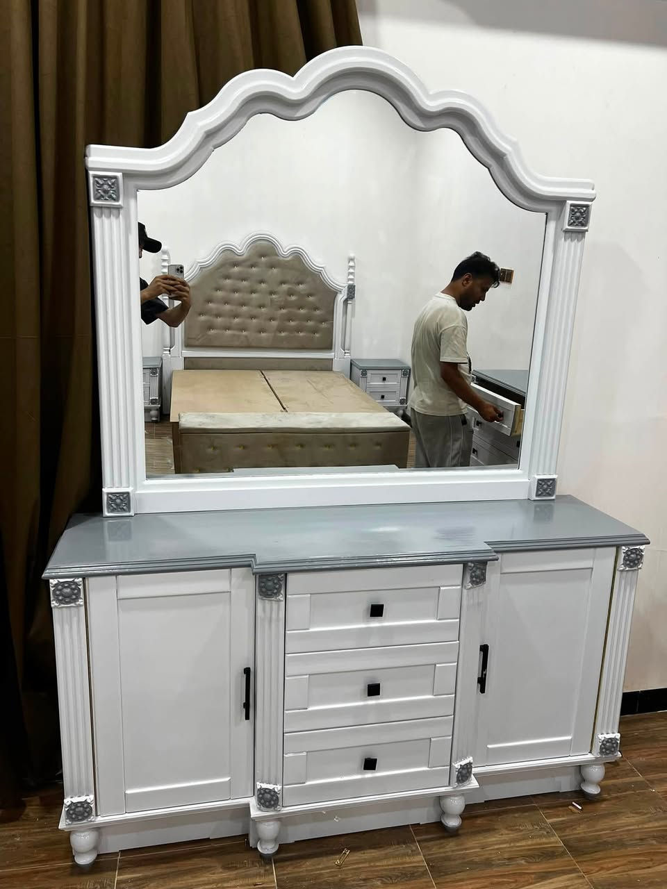 غرف نوم 
تزكام عراقي 🪚 
اصباغ حرارية درجه اولى 
قياسات وتصاميم هندسيه مميزه 
معاكس 5 ملم  داخل وخارج 
دوشمه حياكه يدويه 
توصيل 🚚 جميع المحافضات مع الشد
احجز غرفتك هسه 😍
للاستفسار والطلب المراسله دايگرت 
او على الرقم التالي واتساب ايضا
***********
