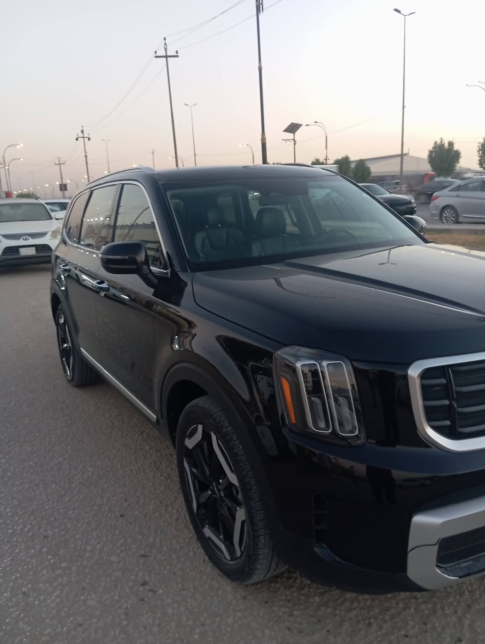 كيا تليورايد S-موديل 2025
بيع او مراوس حسب القناعة

رقم بابل الدولي بأسمي داخلة كتاب شهداء 

اللون :اسود 

عدد المقاعد (7) راكب

عداد المسافة :7600

حجم المحرك : V6 3.8L (6.سلندر)

 ملاحظة السيارة : كفالة من الصبغ والبارد @تقرير مياه أمطار مامفتوح بيه اي كهربائيات فقط المكينة شافطة مي مفتوحة خانة وحده 

المواصفات : S

داخل اسود بيلادي

فتحة سقف سلايد

دةبل اكسل 𝐀𝐖𝐃

إشارة بالمري

 بصمة ابـــواب 

بصمة تشـــغـــيل 

تشـــغـــيل عـــن بعد

شـــاشـــة كبير لمـــس

شحن وايـــرليـــس

كـــاميـــرا

هاند بريك بصمة

اوتو هولد (𝐀𝐔𝐓𝐎 𝐇𝐎𝐋𝐃)

اوتو ستوب (𝐀𝐔𝐓𝐎  𝐒𝐓𝐎𝐏)

رادار امامي (تحديد مسار)

رادار جانبي  (نقاط عمياء)

رادار خلفي (التحذير من الاصطدام)

حساسات خلفي 

نظام (𝐄𝐂𝐎)

نظام (𝐍𝐎𝐑𝐌𝐀𝐋) 

نظام (𝐒𝐏𝐎𝐑𝐓)

نظام (𝐂𝐎𝐌𝐅𝐎𝐑𝐓)

نظام (𝐒𝐇𝐎𝐖)

نظام (𝐒𝐌𝐀𝐑𝐓)

كشنات جلد

كشنات كهربائي

كشنات هيتر

تحكمات استيرن 

تبريد ثلاث قطع 

صندوق شفط كهربائي 

لايتات (𝐋𝐄𝐃) ليد عدسة زينون بيلادي

ويل كروم

كشنات منفصل VIB

السعر :270$بيه مجال   

‏‎تفاصيل اكثر الاتصال علی ارقام.        ***********
