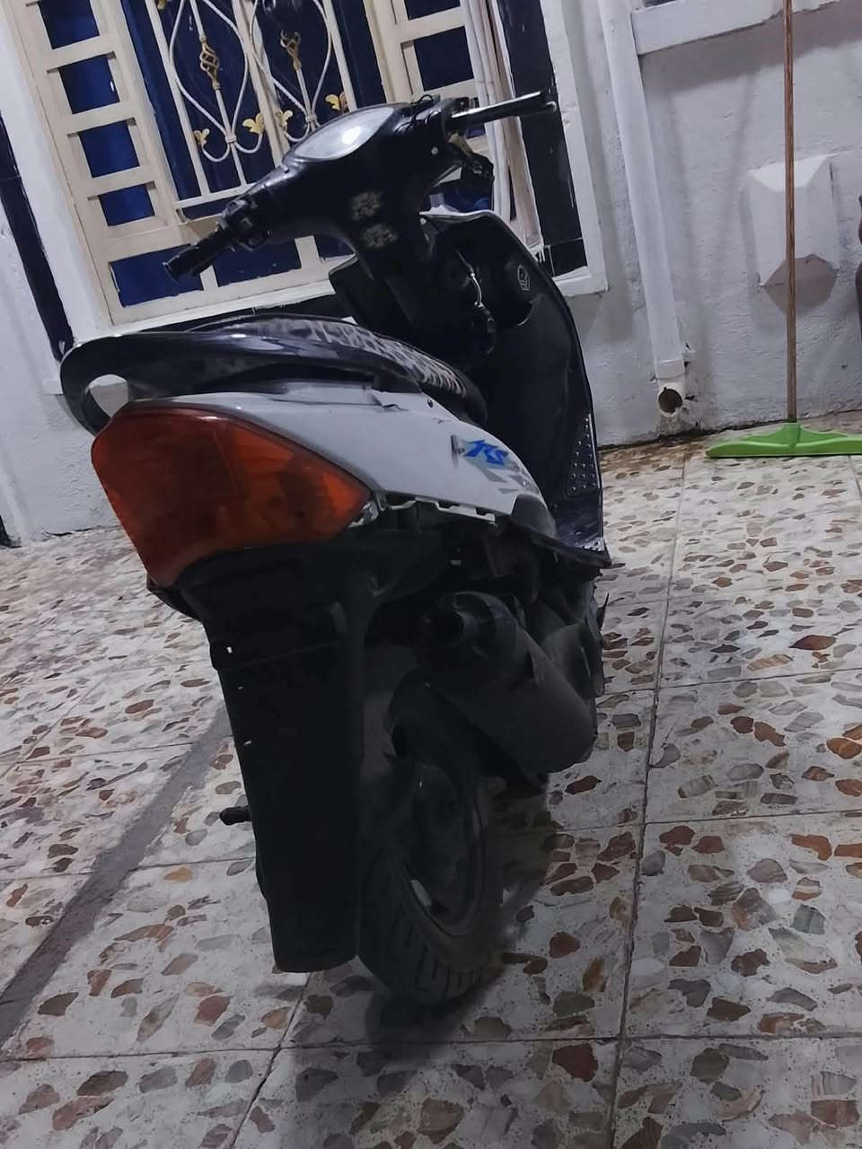 السلام عليكم
ماكس عدله
مكينة بلادي برغي ما مفتوح 
كلجات رياضي فتحات تهوية  
الدراجة يرادلها تقفيل كفرات و تريشة 
السعر 400
مكاني الدورة ابو دشير 
الاتصال ***********
