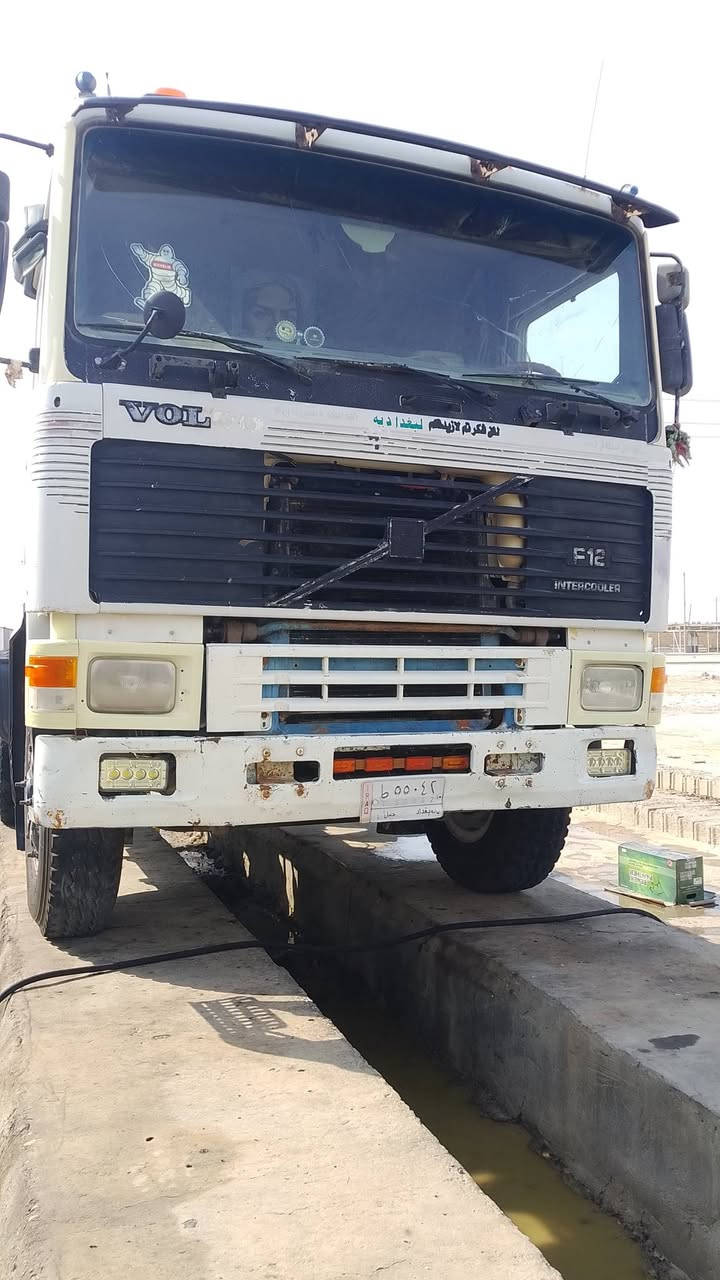 شاحنة • للبيع • بدون تفاصيل