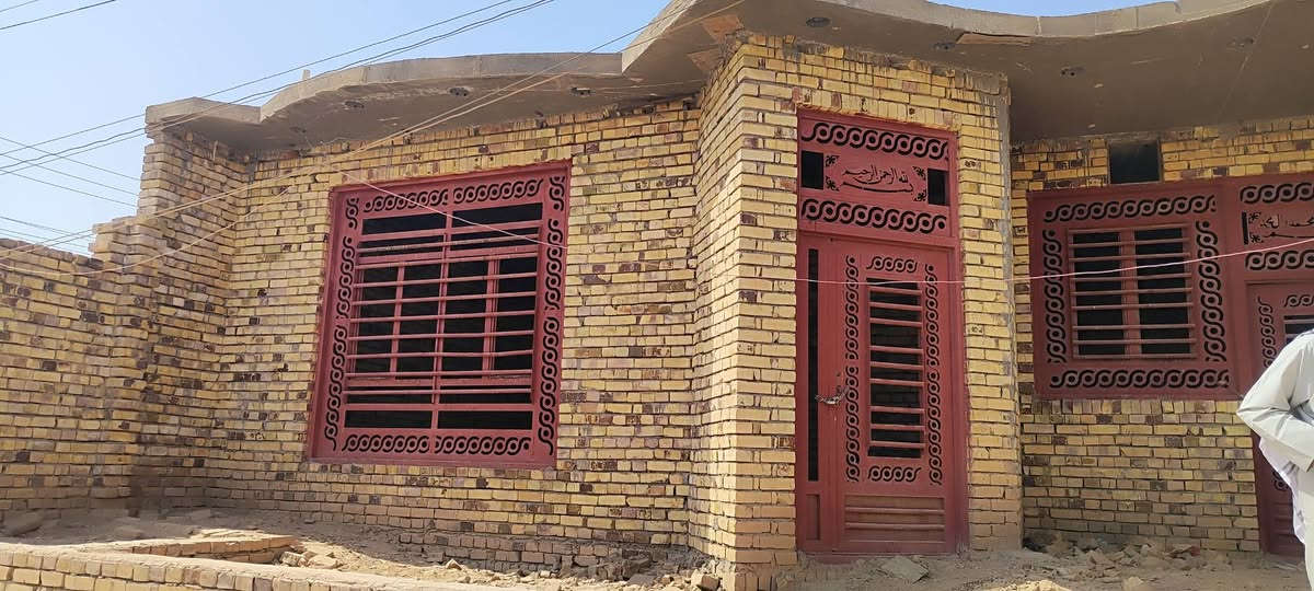 بيت للبيع مساحه 200متر + قطعه 200متر
يوجد كافة الخدمات 
العماره-المدثره 
للتواصل:***********
