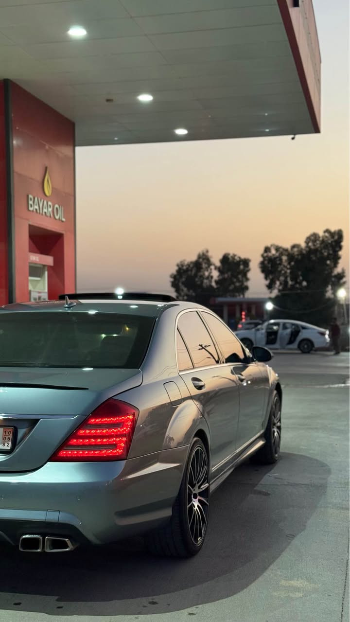 🚘 بەناوی خوای گەورە بۆ فرۆشتن

✨ Mercedes-Benz S550 –
 مودێل 2009 (شکڵی 2013) ✨
خرامە بە شەرت 📮

🔹 دوو پارچە بۆیاخ
🔹 بێ چاڵ، بێ شوخت
🔹 مەکینەی مەرخوبەکە 
🔹 مەنیفۆڵدی ئەسڵی
🔹 195,000 کیلۆمەتر ڕۆیشتوو
🔹 قەپات مواسەفات
🔹 سلاید (Sunroof)

⭐ مواسەفات:
✅ دەرگای لارجە  و سندوقی کارەبا
✅ جام پۆلۆ، ڕەیس، فۆتۆ و بیلاد
✅ AIRMATIC (بەرز و نزمکردنی هەوا)چوپەکانی بەشەرت 
✅ شاشەی گەورە و گێچی ئەلیکترۆنی تەواو
✅ 4 کۆشنی جلد، سارد و گەرم، و خەزن
✅ لایتی عەدەسەی Xenon + LED
✅ لایتەکان لەگەڵ سوکان دەسوڕێنەوە و بەرز و نزم دەبن
✅ سیستەمی دەنگی Burmester ـی 13 مەکبەر
✅ 6 CD، تەبریت، و سندوقی کارەبا
✅ زۆر مواسەفاتی تری فەخامەت

🚗 دۆخی سەیارە:
🔸 گێر و مەکینە هەرگیز نەکراونەتەوە.
🔸 تازە سێرفیس کراوە.
🔸 سەیارەیەکی زۆر جوان ماوەتەوە ، چەندین ساڵە لە ماڵی خاوەنەکە بووە و کەم بەکارهاتووە.
🔸 تەنها 194,000 کیلۆمەتر ڕۆیشتووە.

💰 نرخ: 79 معامەکەمیک )

📞 بۆ زانیاری زیاتر و بینینی سەیارە، پەیوەندی بکەن.
*********** ☎️ أربيل, العراق
