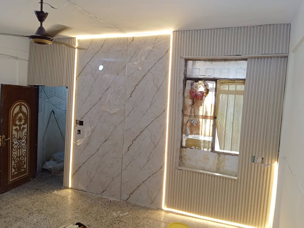 السلام عليكم نعمل جميع انواع الااصباغ والديكورات داخل و خارج وعمل ماستك الااصطح وعمل مادة الروف كاد للااصطح مانع للرطوبة وعازل للحرارة وعمل ايبوكسي الاارضيات وصبغ الحديد ومعالجة كافة انواع الرطوبة باانسب الااسعار هاتف وتساب ***********     ***********
